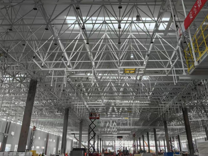 濟寧瑞通金屬結(jié)構(gòu)有限公司工程案例                                                                       東風汽車新能源焊裝沖焊車間 網(wǎng)架項目                                                                                工程位于湖北省襄陽市，工程面積：22658m2。